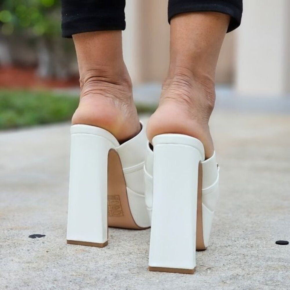 Women's White Patent Platform Mules Stiletto Heels Gold Chain Accent - Picture 6 of 6